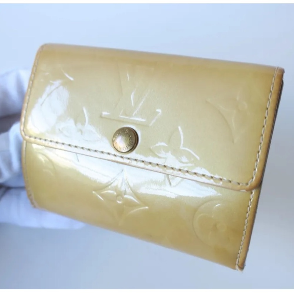 Louis Vuitton cream Vernis compact wallet